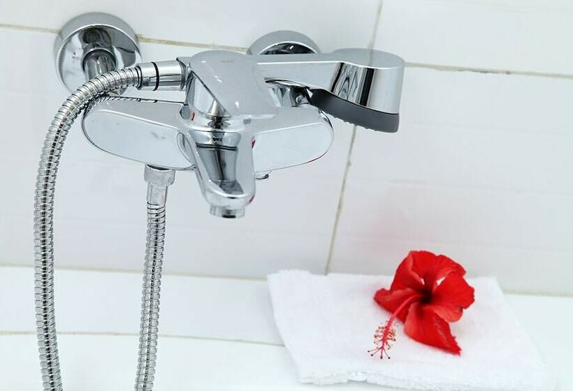 اتاق استاندارد, Madou Goree