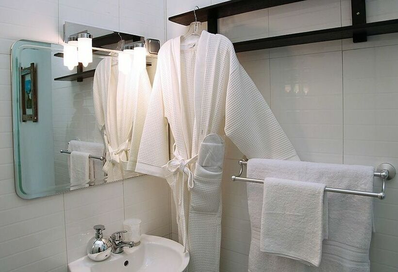 اتاق استاندارد, Madou Goree