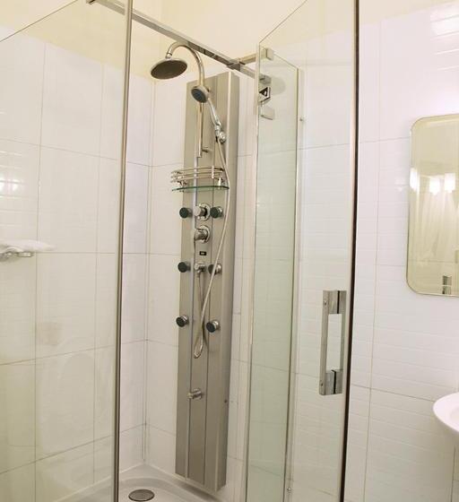 اتاق استاندارد, Madou Goree