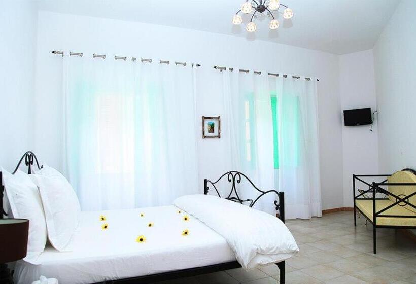 اتاق استاندارد, Madou Goree