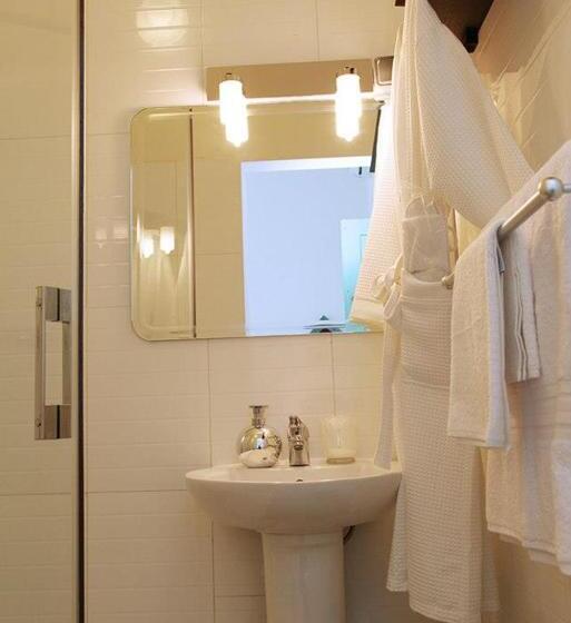 اتاق استاندارد, Madou Goree