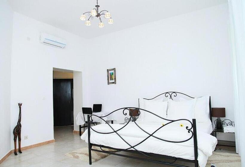 اتاق استاندارد, Madou Goree