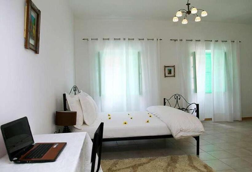 اتاق استاندارد, Madou Goree