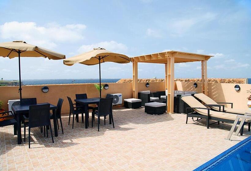 اتاق استاندارد, Madou Goree