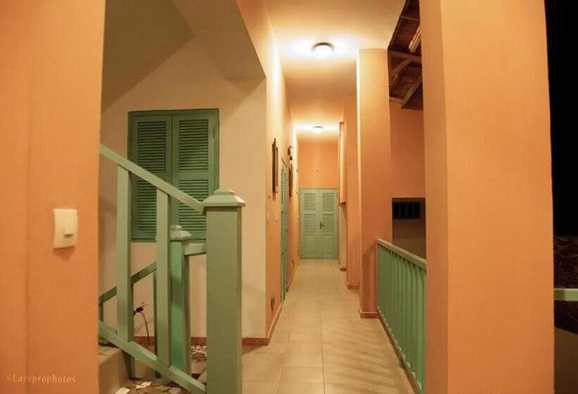 اتاق استاندارد, Madou Goree