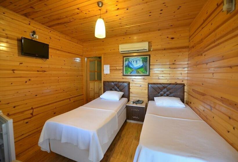 بنجلو ديلوكس, Grand Ada Family