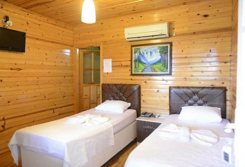 بنجلو ديلوكس, Grand Ada Family