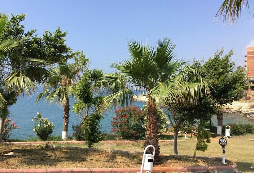 بنجلو ديلوكس, Grand Ada Family