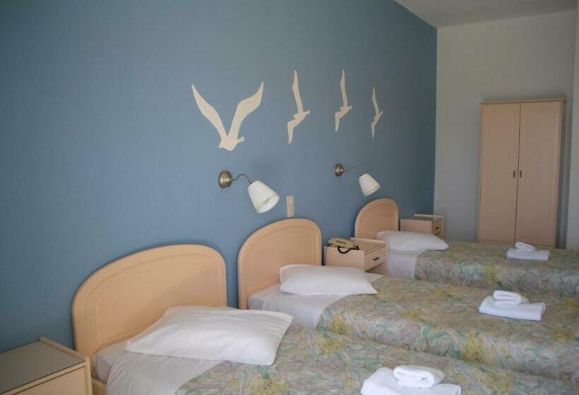 スタンダードトリプルルーム, Ifigenia