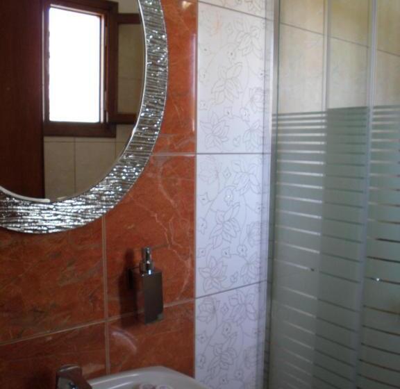 プールビュースタンダードルーム, Ifigenia