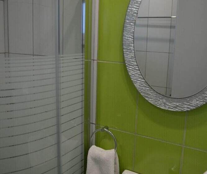 スタンダードトリプルルーム, Ifigenia