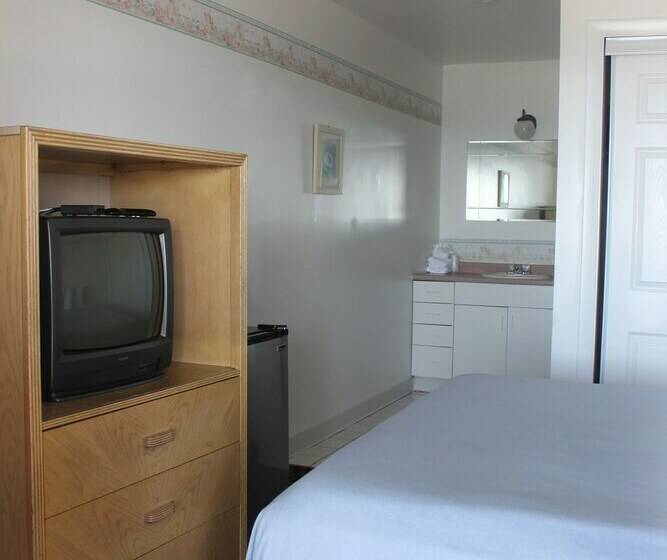 חדר סטנדרט יחיד עם מיטה זוגית, Sandcastle Beachfront Inn