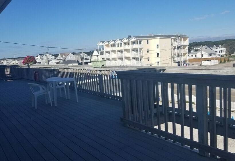 חדר סטנדרט יחיד עם מיטה זוגית, Sandcastle Beachfront Inn