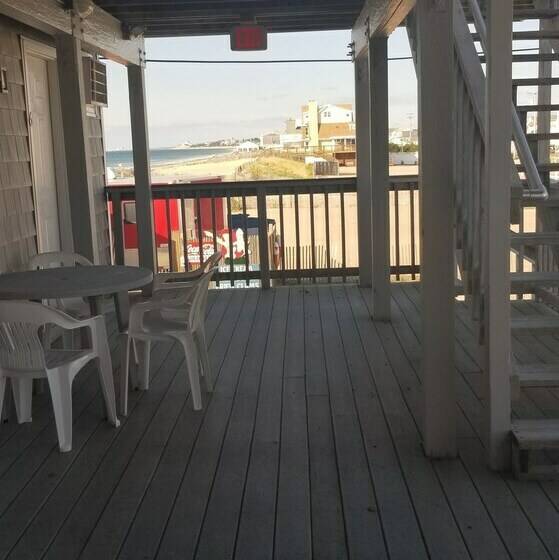 חדר סטנדרט יחיד עם מיטה זוגית, Sandcastle Beachfront Inn