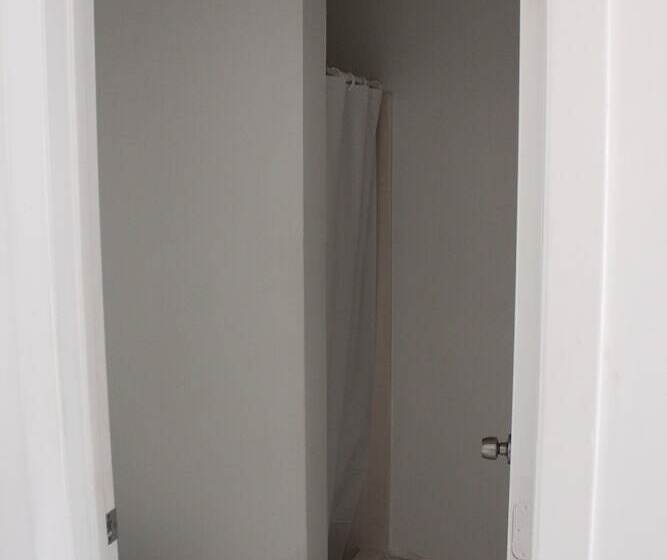 חדר סטנדרט יחיד עם מיטה זוגית, Sandcastle Beachfront Inn