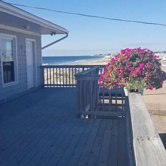 חדר סטנדרט יחיד עם מיטה זוגית, Sandcastle Beachfront Inn