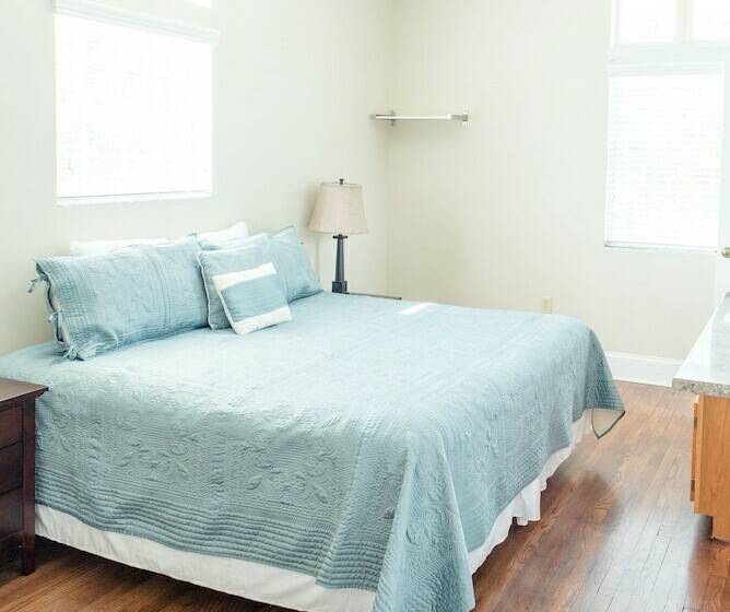 جناح ديلوكس, Capernaum Lakeside Lodge