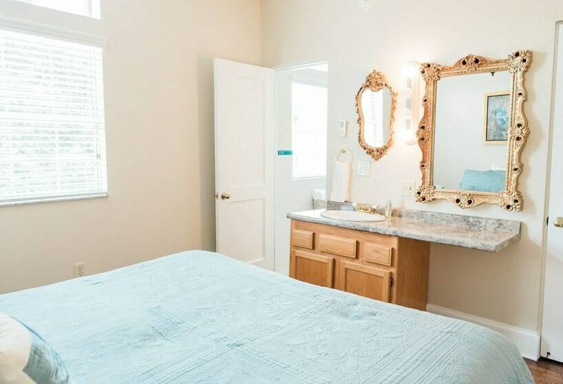 جناح كومفورت, Capernaum Lakeside Lodge