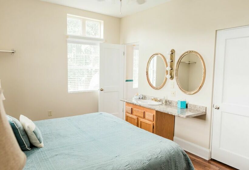 جناح ديلوكس, Capernaum Lakeside Lodge