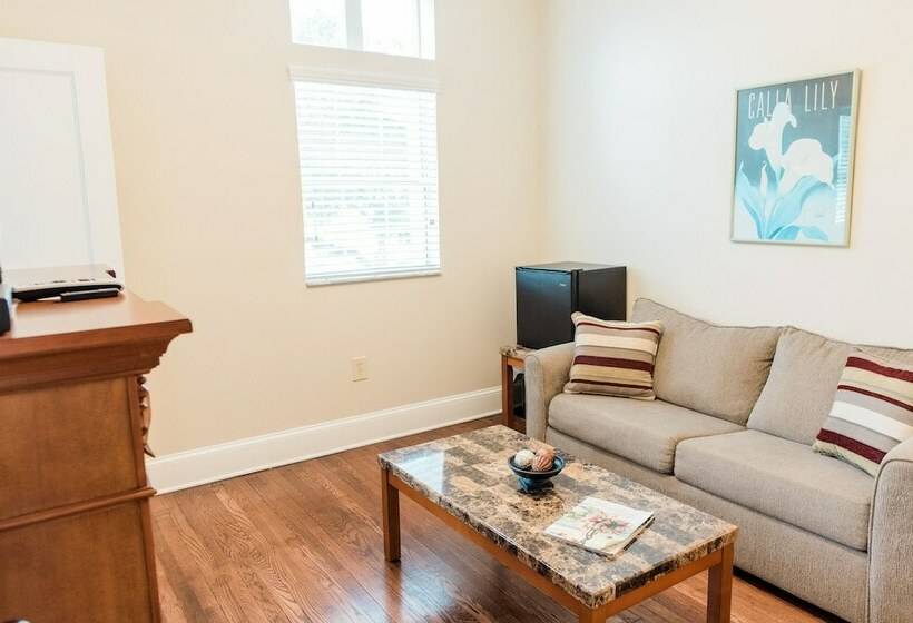 جناح كومفورت, Capernaum Lakeside Lodge