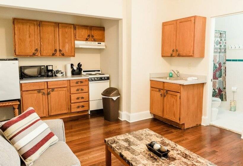 جناح ديلوكس, Capernaum Lakeside Lodge