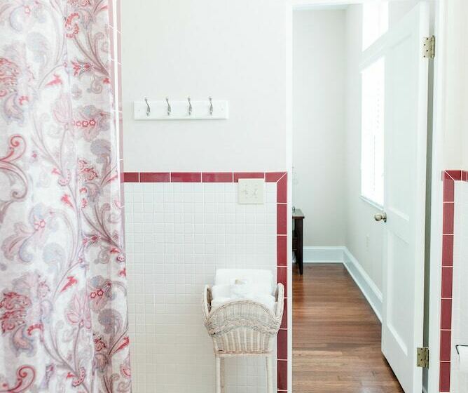 جناح كومفورت, Capernaum Lakeside Lodge