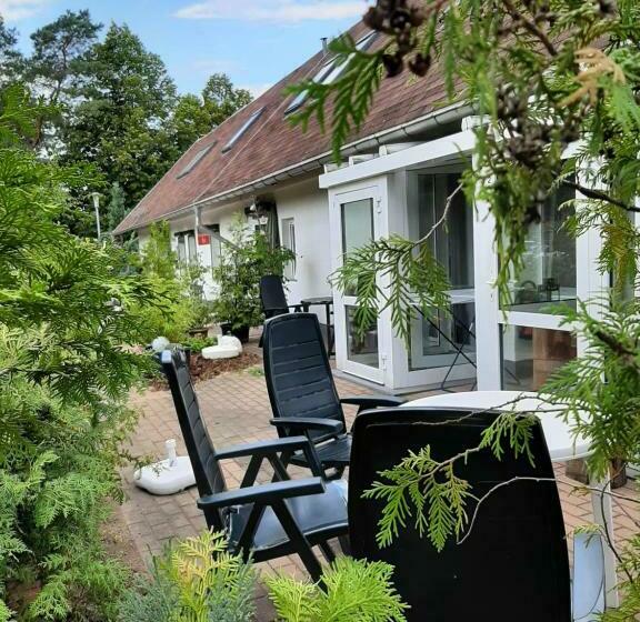 غرفة قياسية مطلّة علي الحديقة, Pension Mark