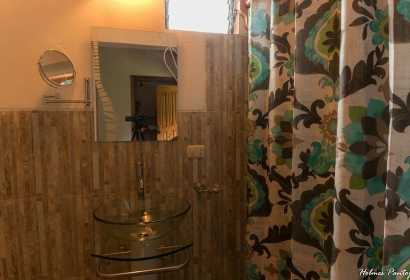 اتاق کلاب, Birds Hotel Molino