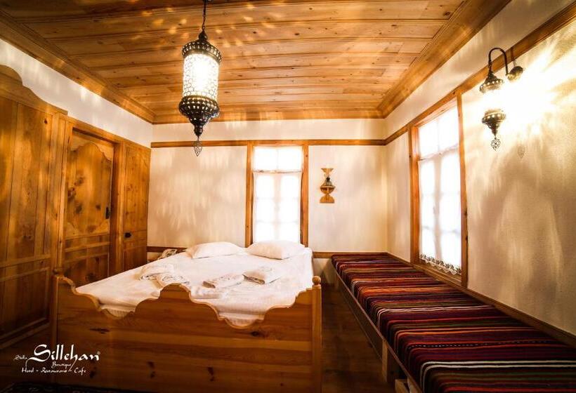 اتاق خانوادگی با چشم‌انداز باغ, Sillehan Boutique