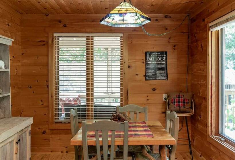 منزل غرفتين نوم, Aisling Lakehouse