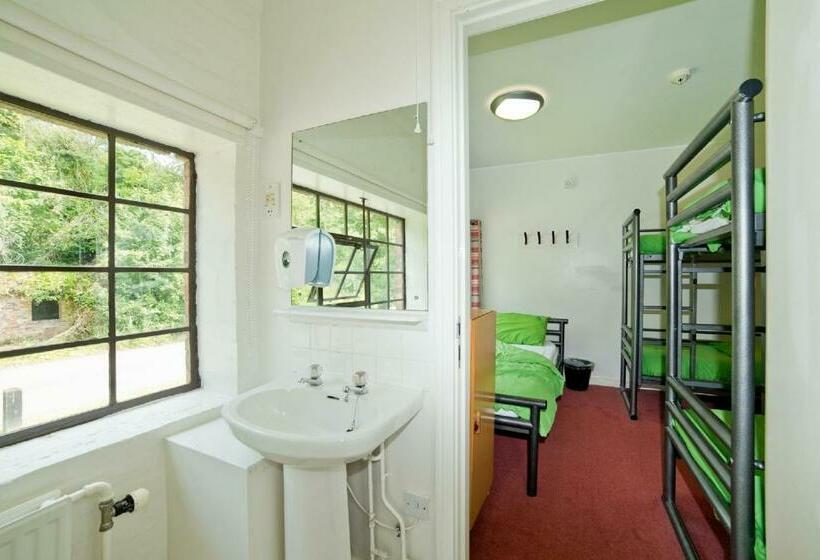 חדר סטנדרט לשלושה עם חדר אמבטיה משוף, Yha Ironbridge Coalport