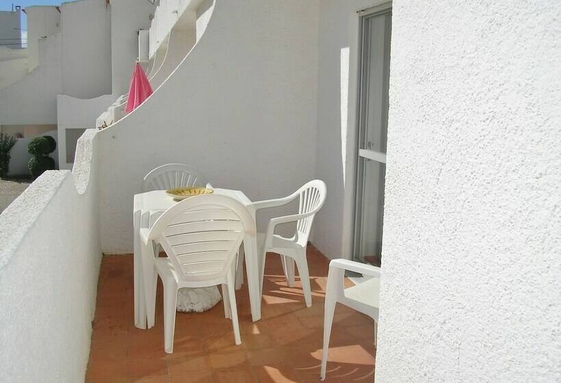 Семейные Апартаменты 3 Спальни, Salema Praia Club