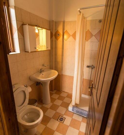 חדר סטנדרט לשלושה, To Kadi