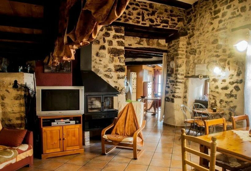 3间卧室的房子, La Germandat