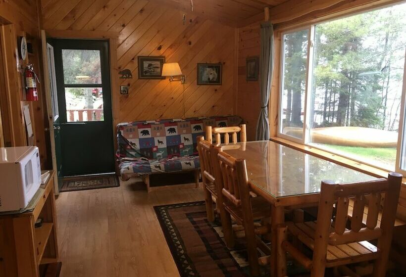 小室, Moose Track Adventures Resort