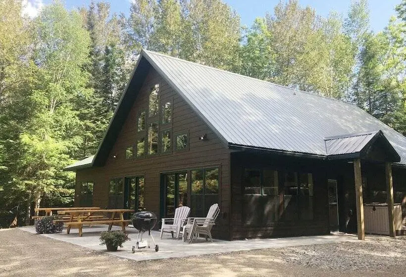キャビン, Moose Track Adventures Resort