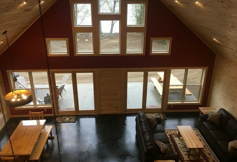 小室, Moose Track Adventures Resort