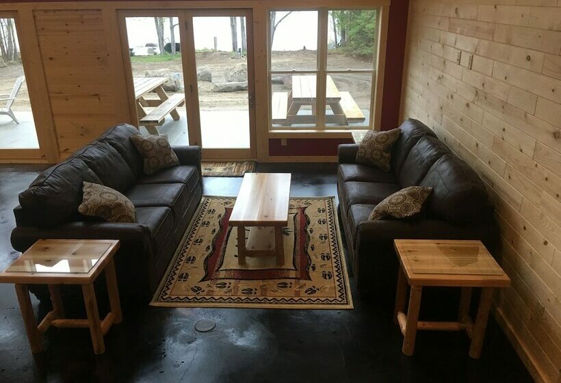 キャビン, Moose Track Adventures Resort