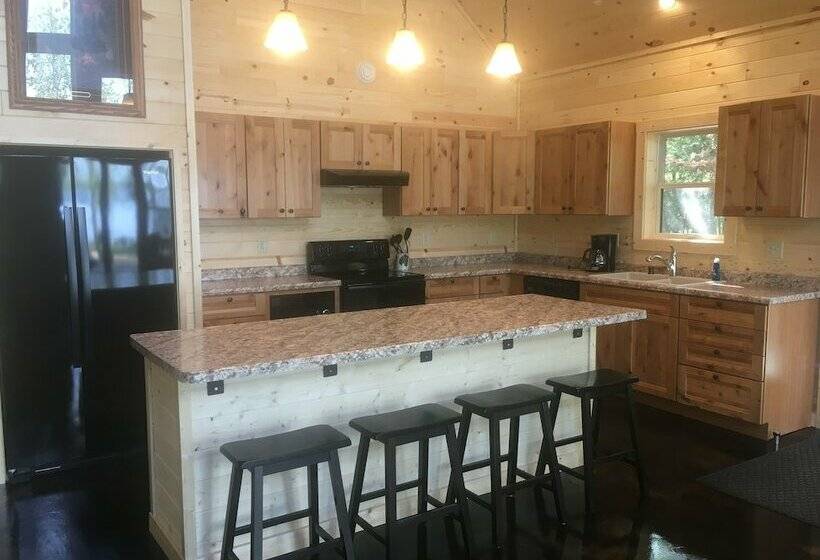 キャビン, Moose Track Adventures Resort