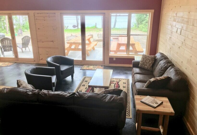 小室, Moose Track Adventures Resort