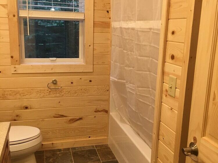 小室, Moose Track Adventures Resort