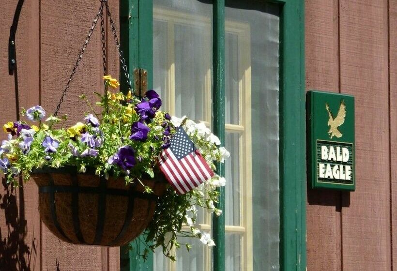 小室, Moose Track Adventures Resort