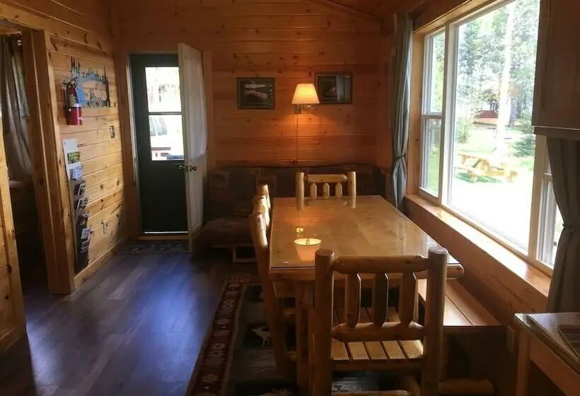 キャビン, Moose Track Adventures Resort