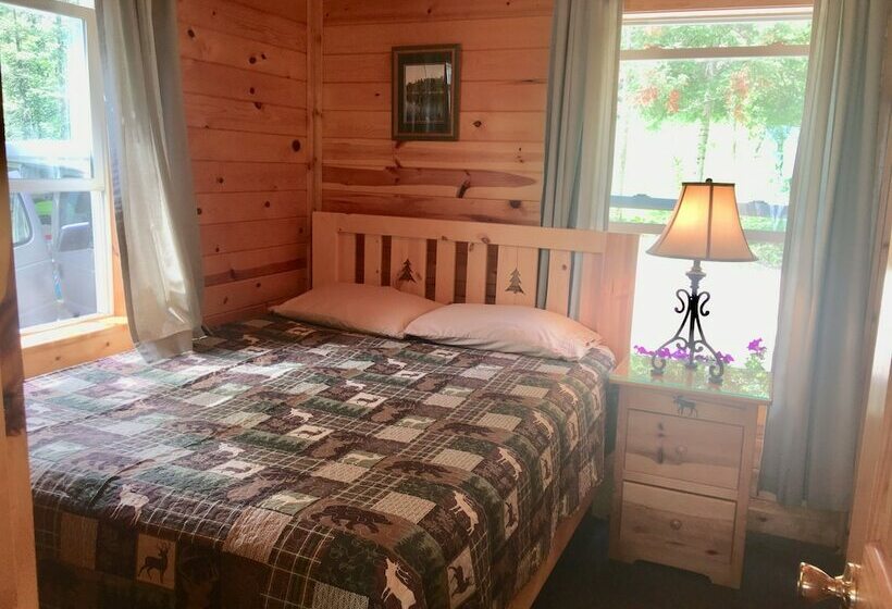 キャビン, Moose Track Adventures Resort