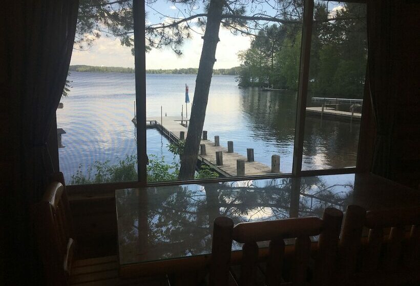 キャビン, Moose Track Adventures Resort