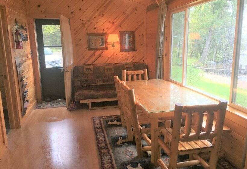 小室, Moose Track Adventures Resort