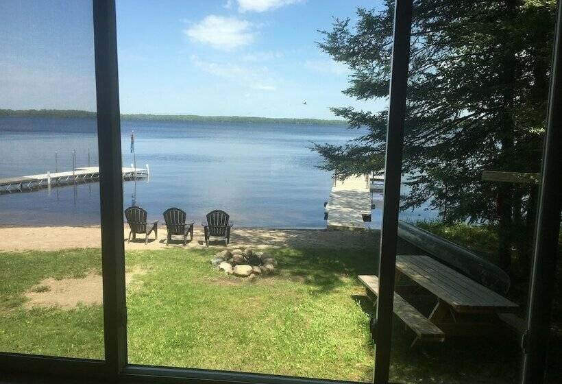 キャビン, Moose Track Adventures Resort