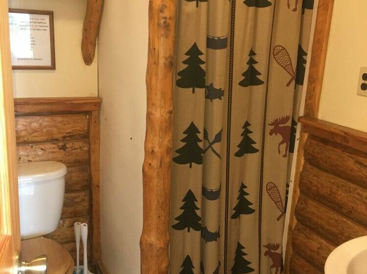 小室, Moose Track Adventures Resort