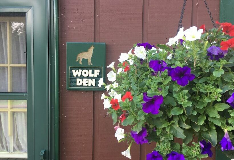 小室, Moose Track Adventures Resort