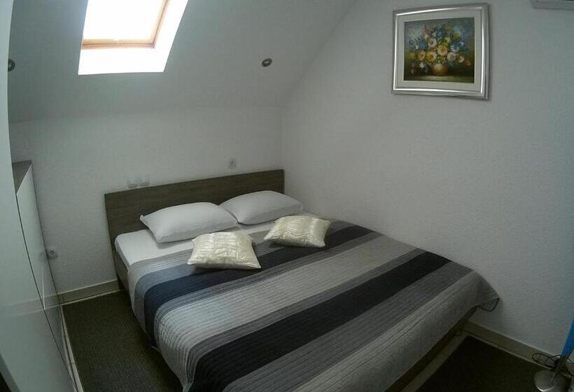 דירת חדר, Villa Knezevic